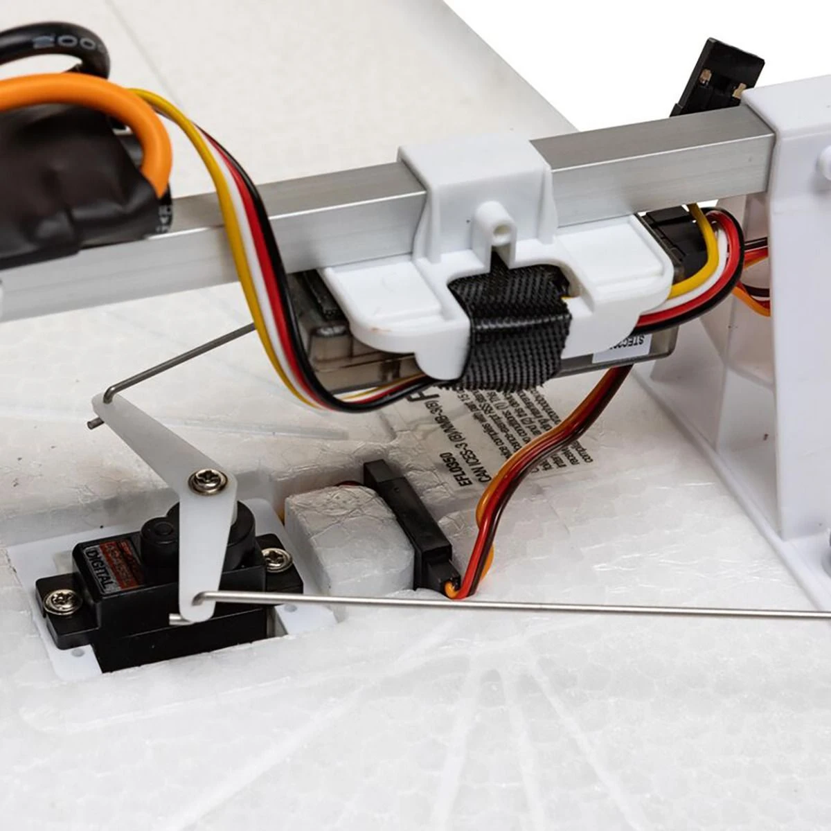 E-Flite Slow Ultra Stick 1.2m BNF Basic With AS3X And SAFE Select 10 E-Flite Slow Ultra Stick 1.2m BNF Basic With AS3X And SAFE Select - Image 8